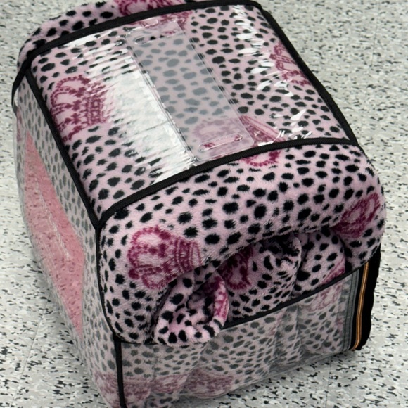 Juicy Couture Pink and Black Plush Sheet Set - Picture 3 of 4